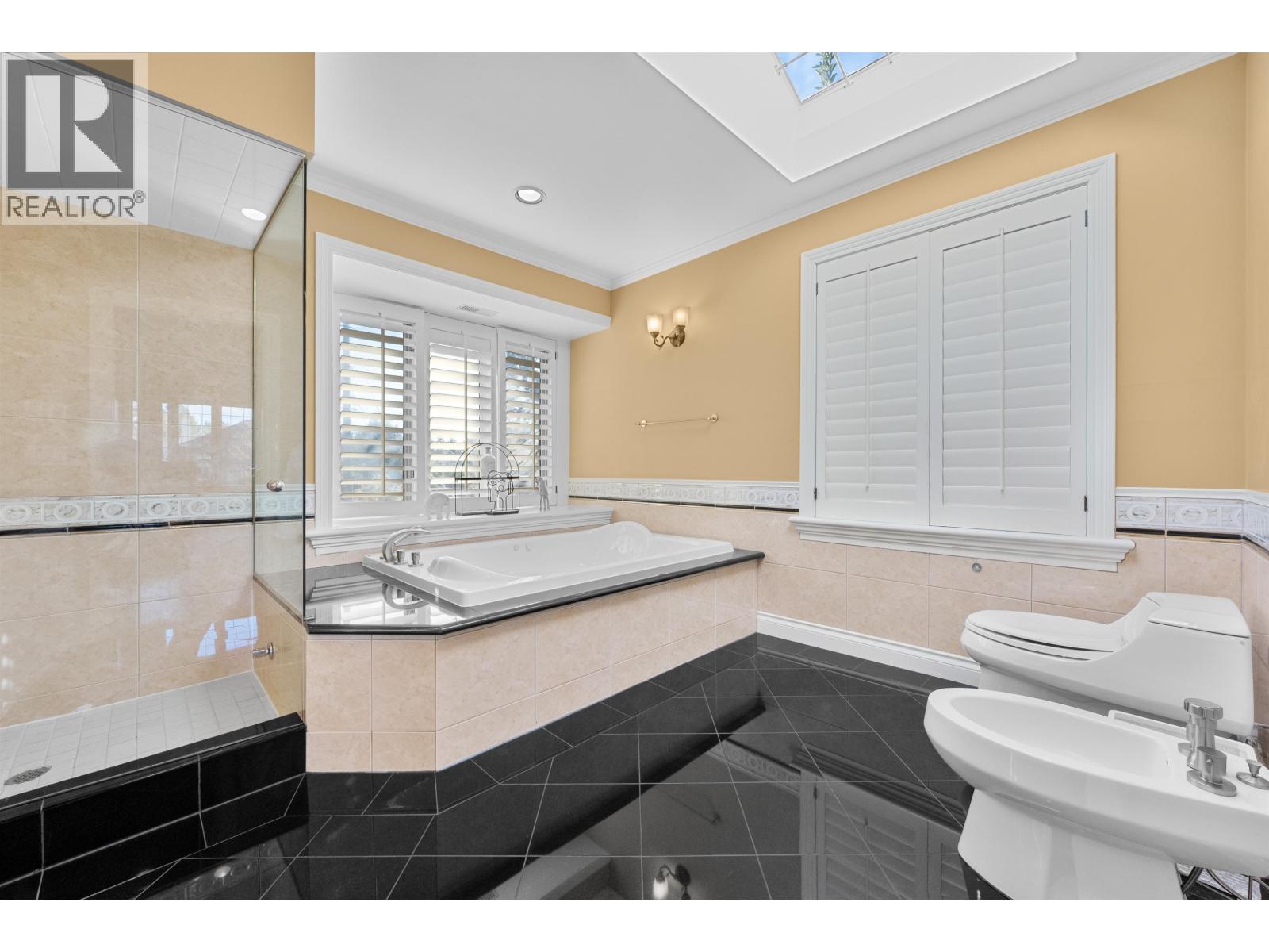 1426 W 48th Avenue Property Photo 13