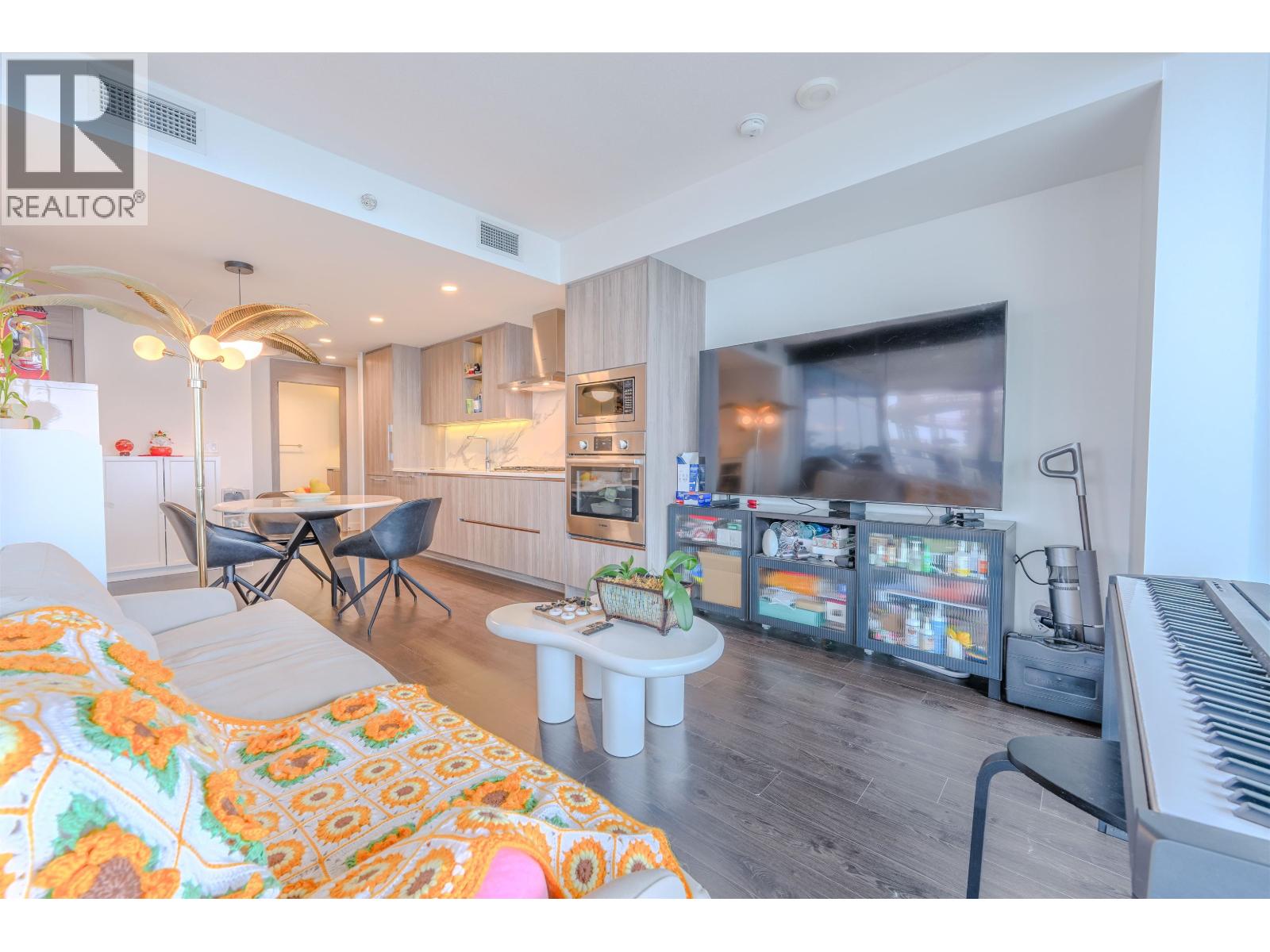 1602 4890 Lougheed Highway Property Photo 3