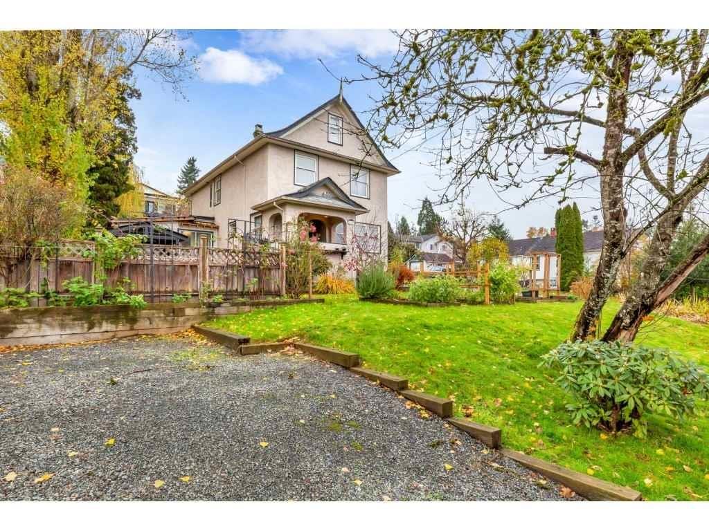 32945 3 Avenue Property Photo 3