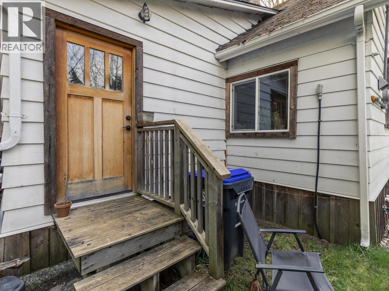 4404 Sunshine Coast Highway Property Photo 11