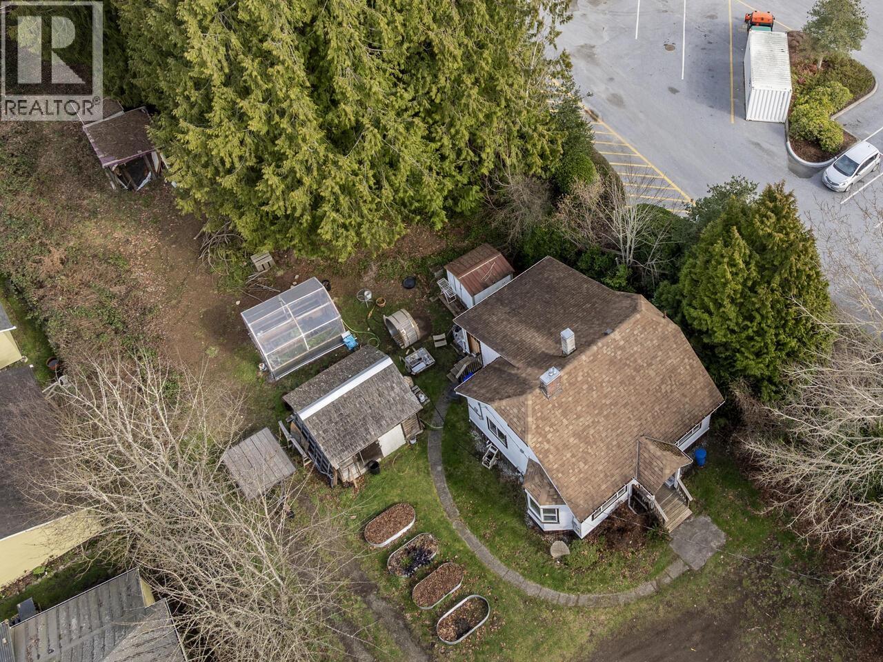 4404 Sunshine Coast Highway Property Photo 12