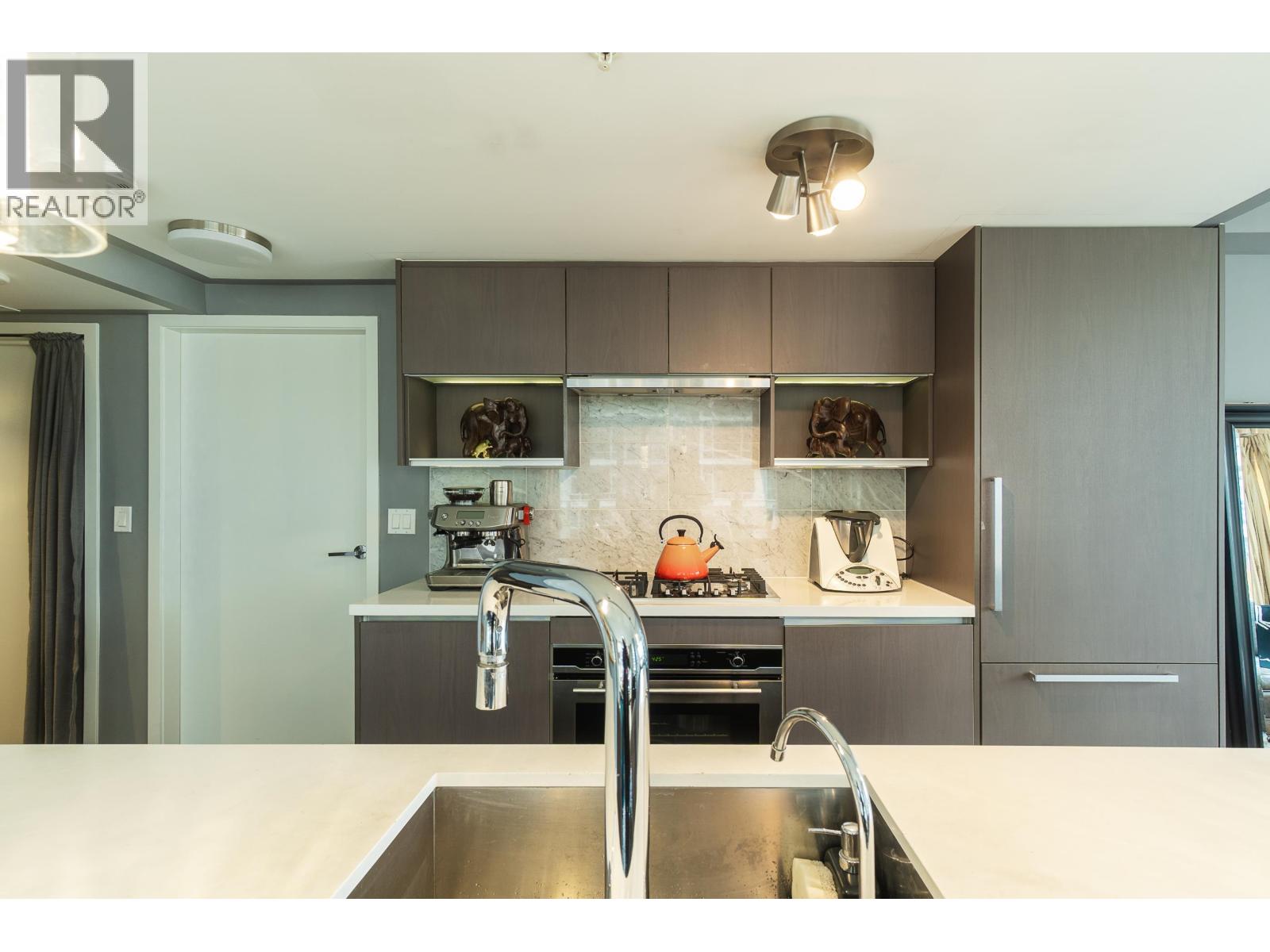 601 8833 Hazelbridge Way Property Photo 13