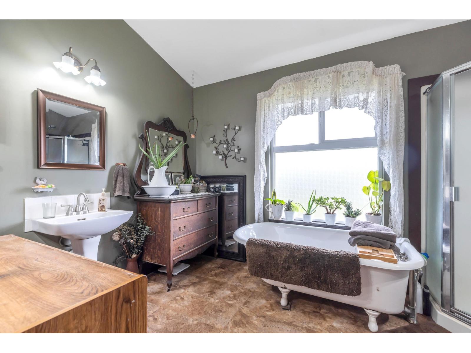 21293 96 Avenue Property Photo 13