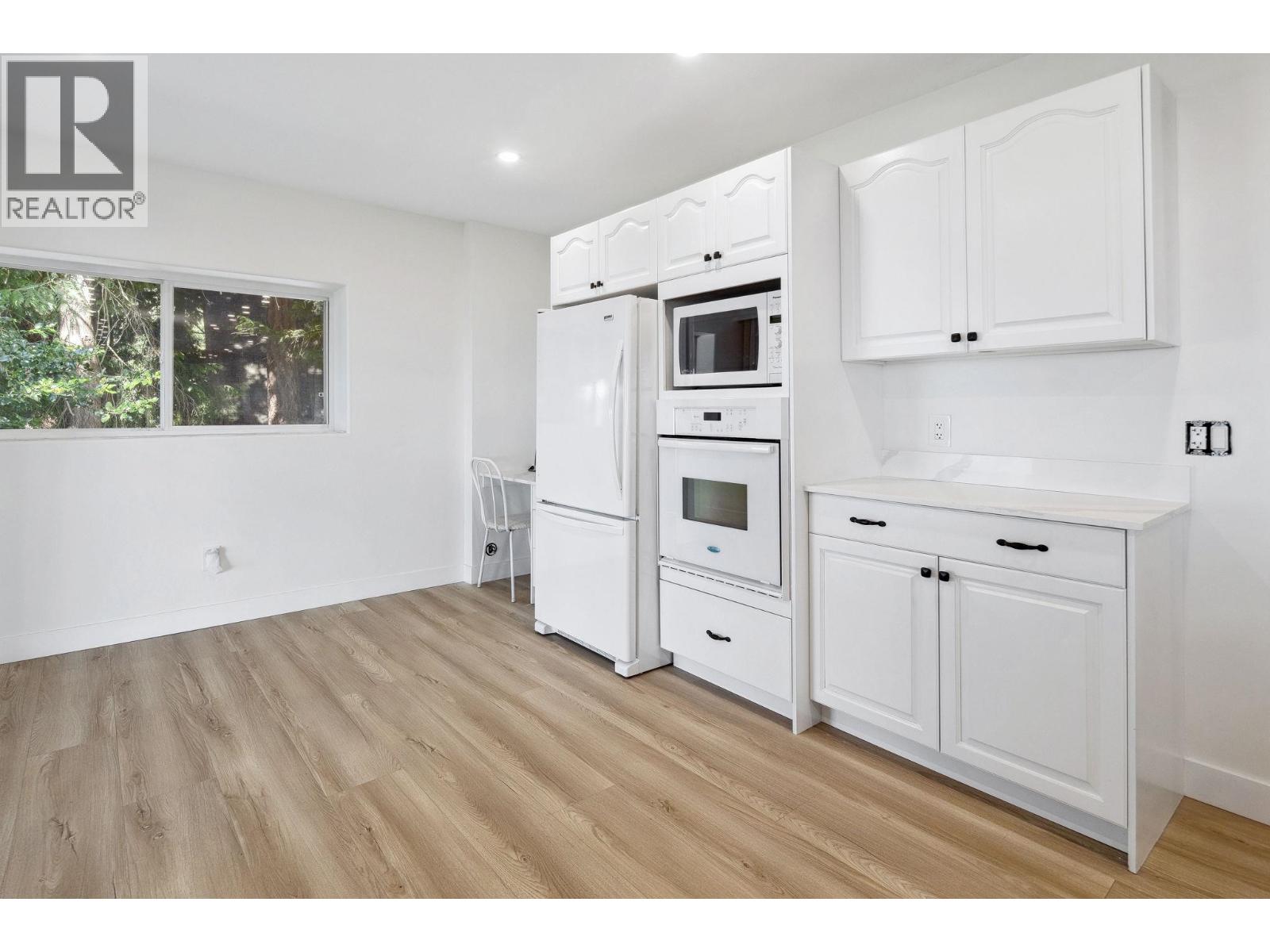 330 Bayview Road Property Photo 8