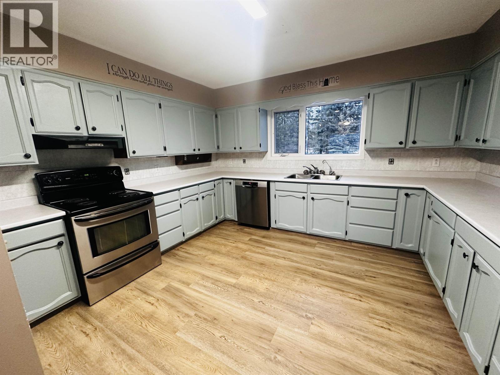 298 Pioneer Way Property Photo 14