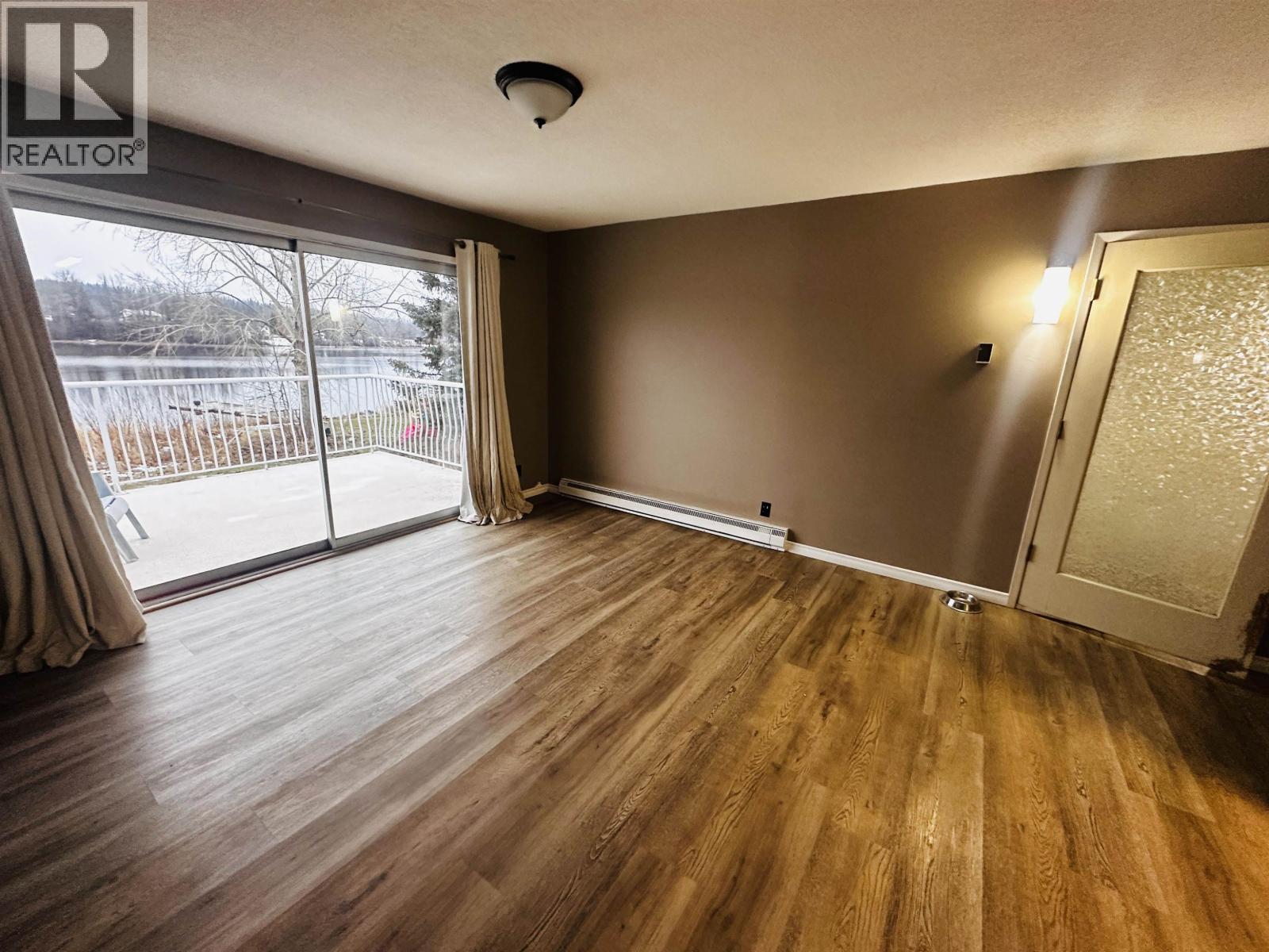 298 Pioneer Way Property Photo 16