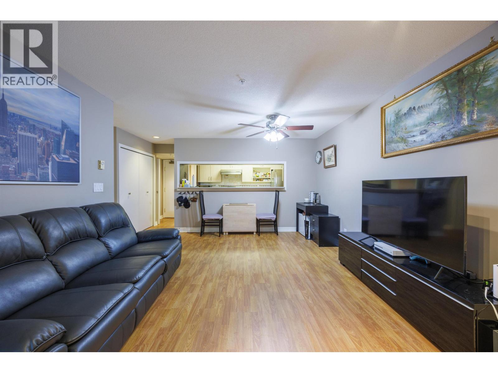 210 1163 The High Street Property Photo 3