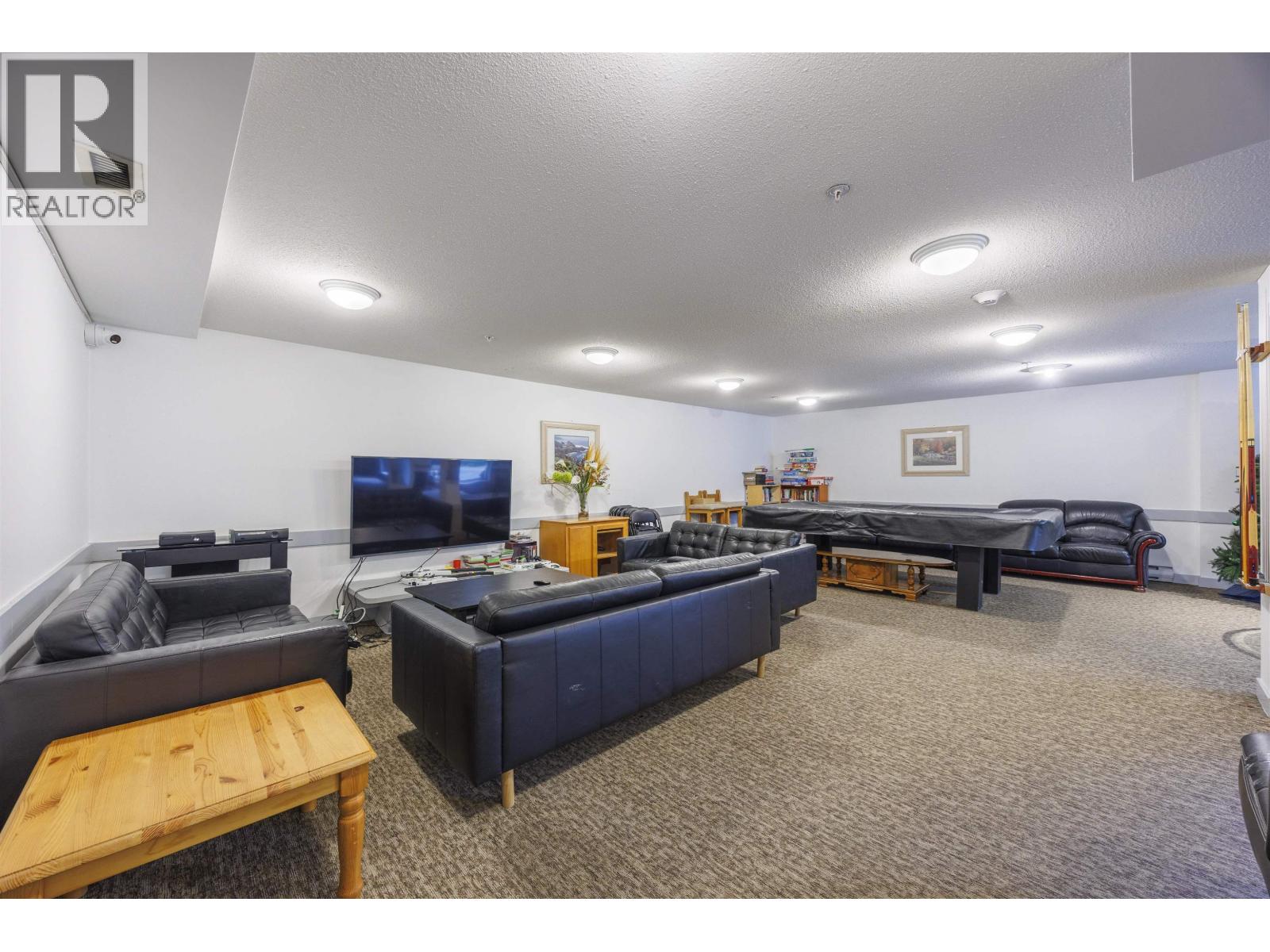 210 1163 The High Street Property Photo 9