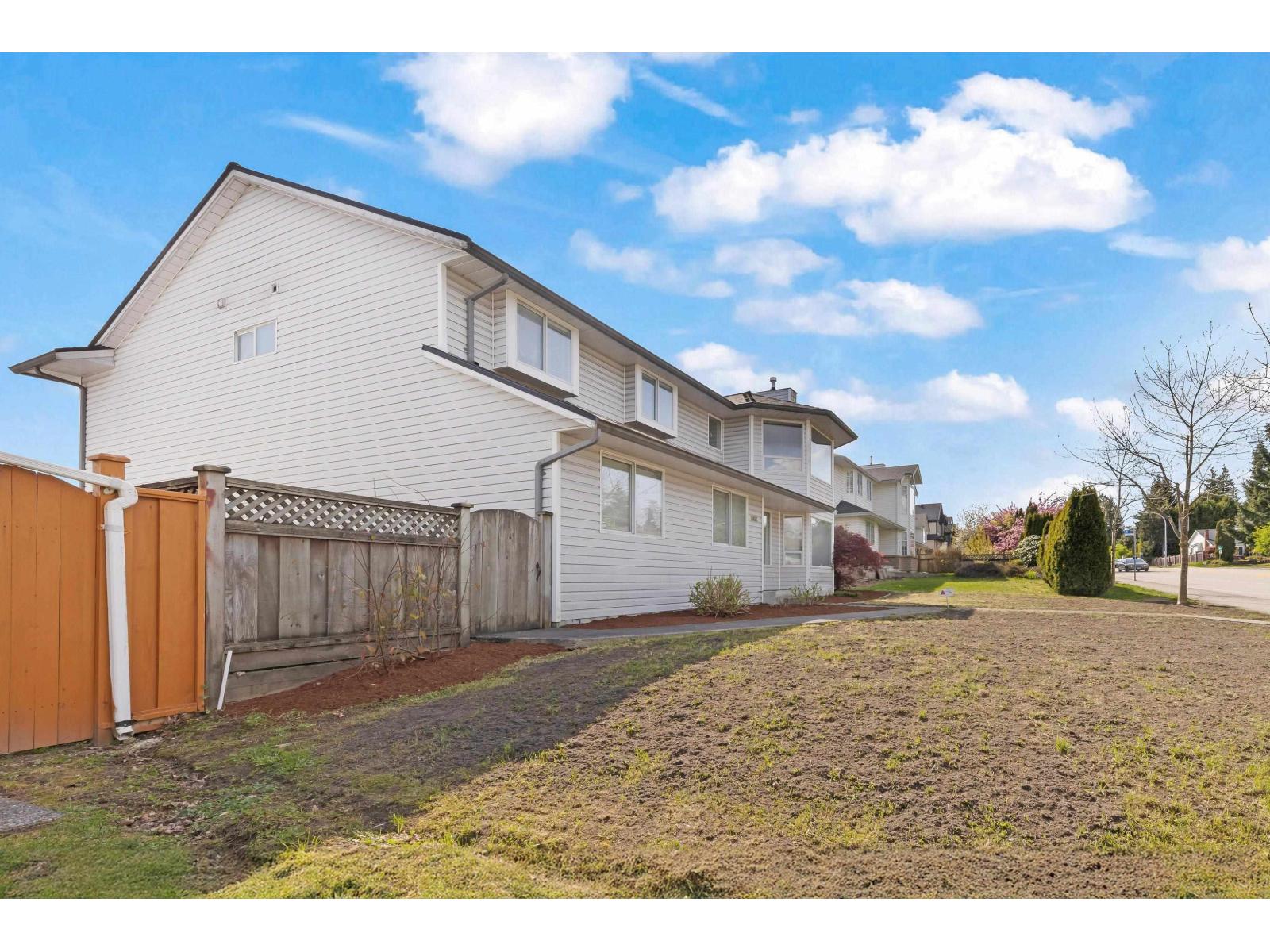 15852 100 Avenue Property Photo 2