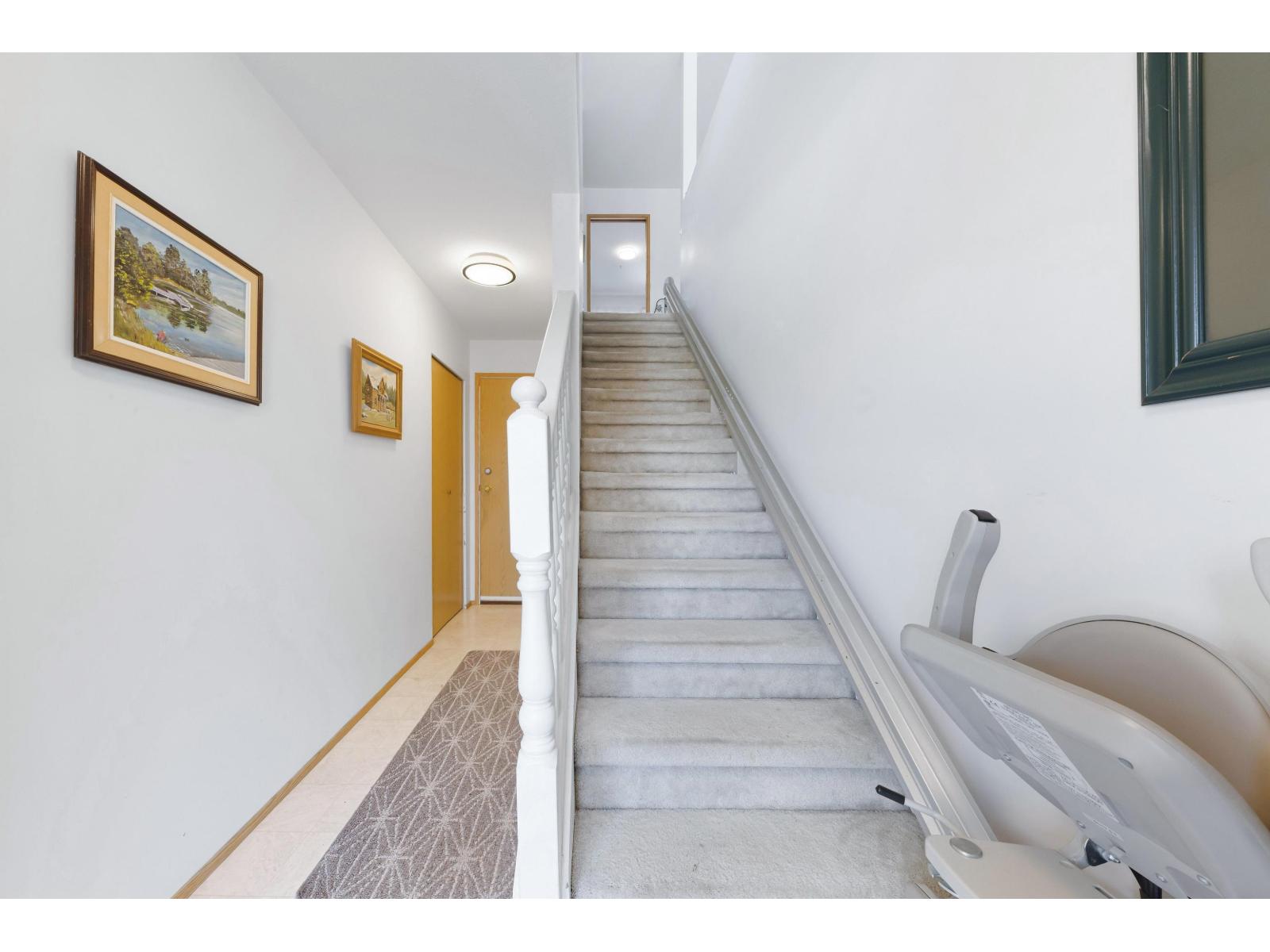 15852 100 Avenue Property Photo 3