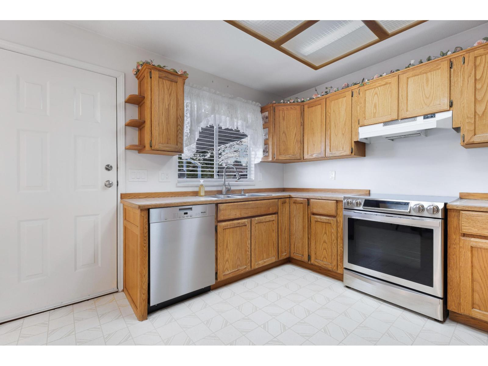 15852 100 Avenue Property Photo 7