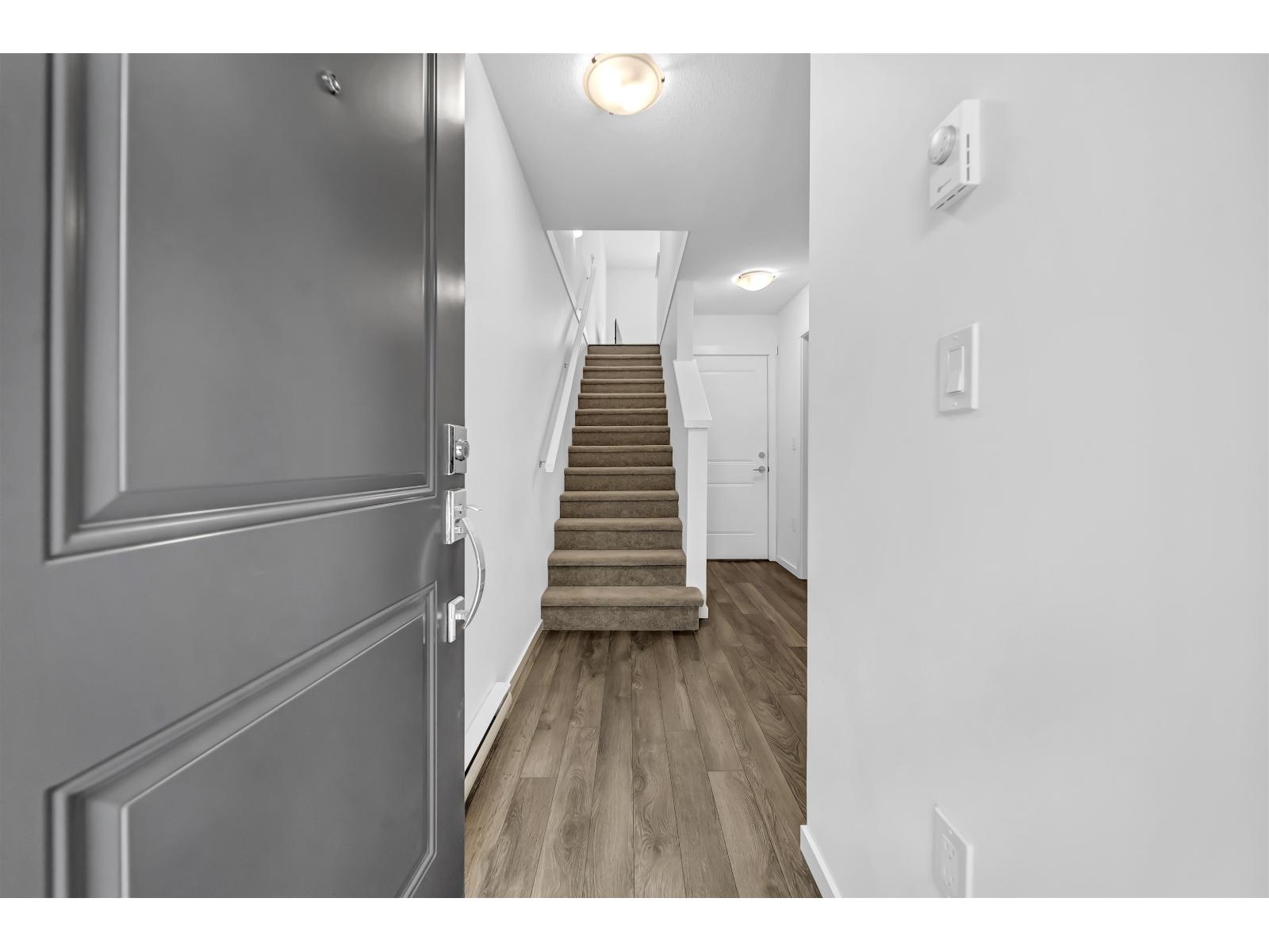 120 15778 85 Avenue Property Photo 3