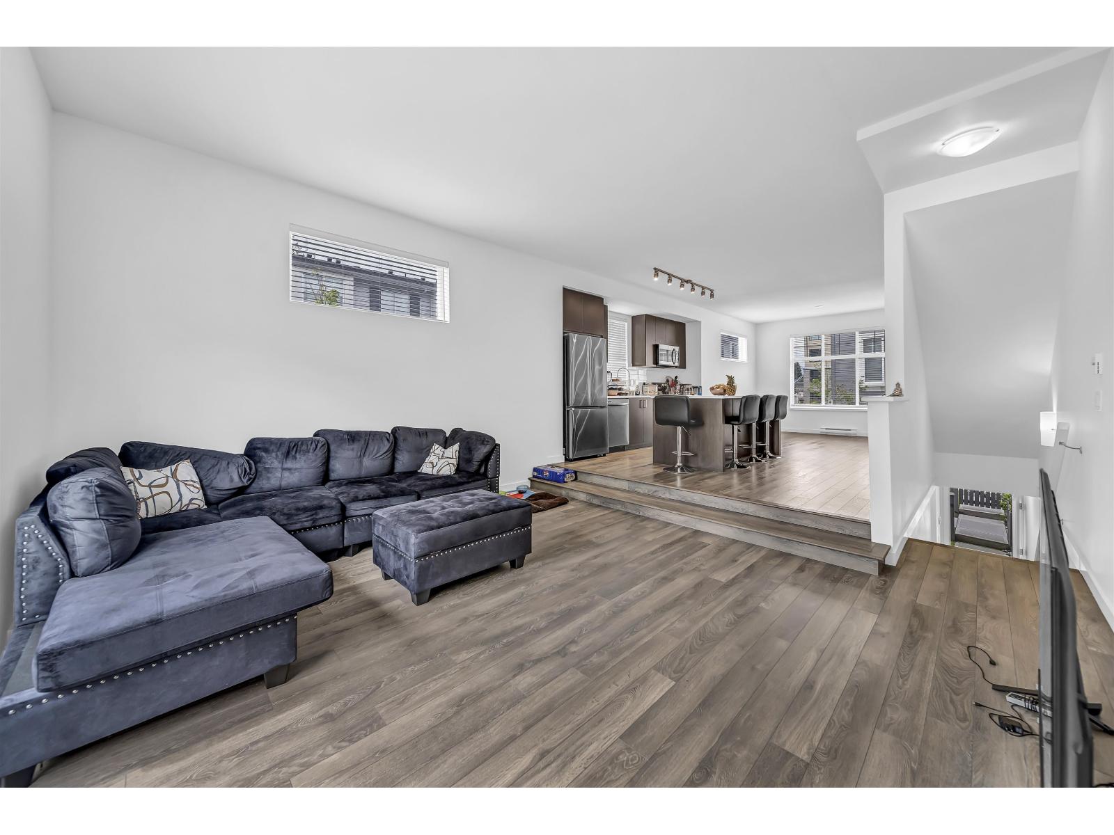120 15778 85 Avenue Property Photo 4