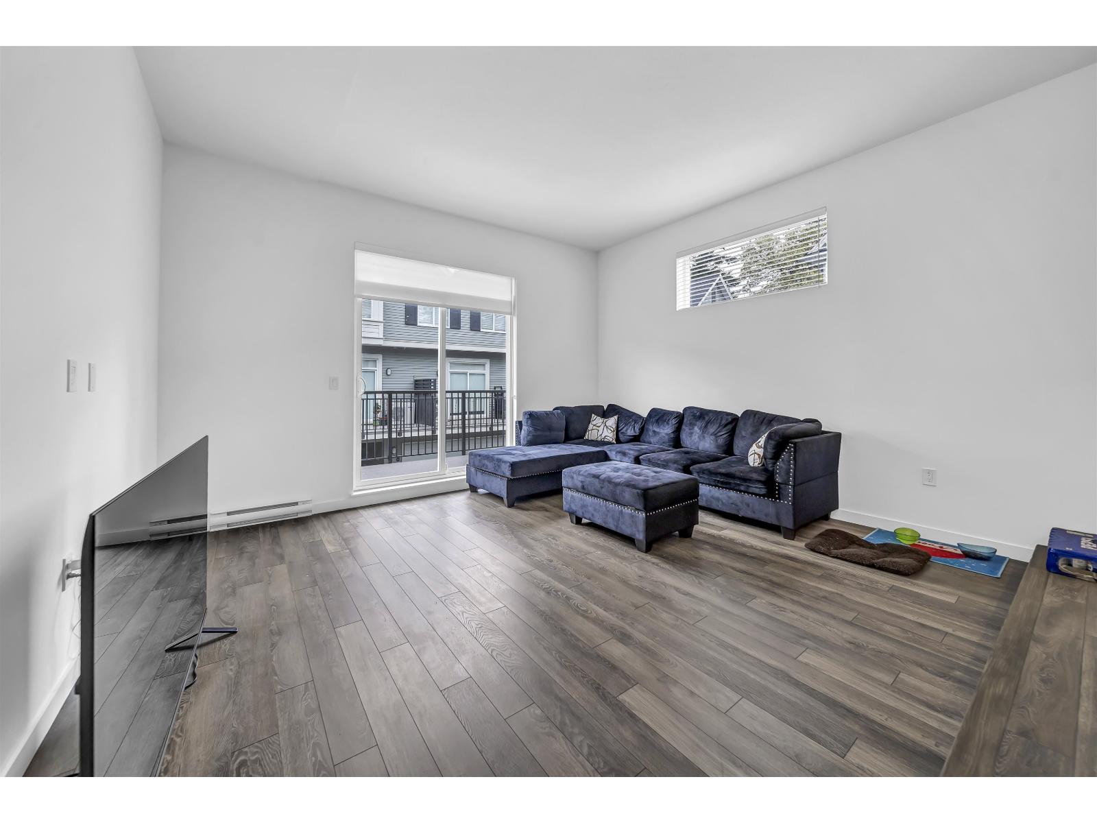 120 15778 85 Avenue Property Photo 5