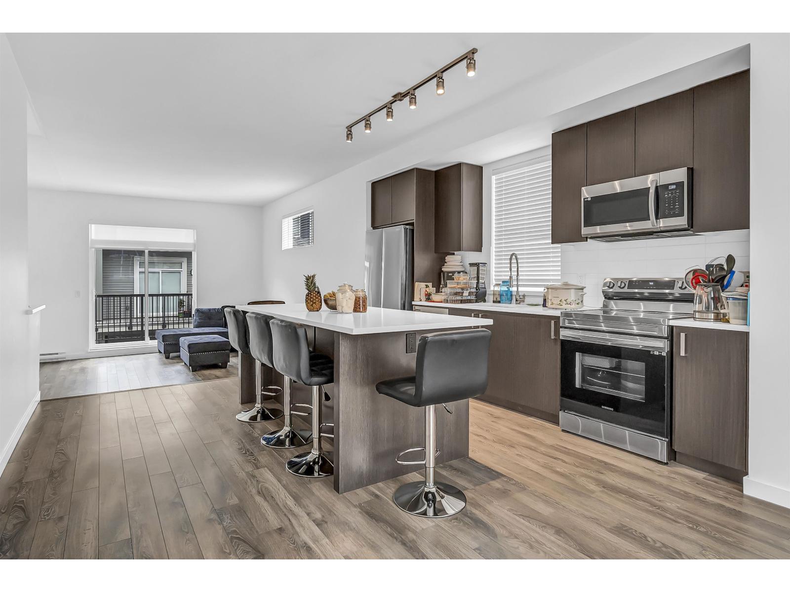 120 15778 85 Avenue Property Photo 9