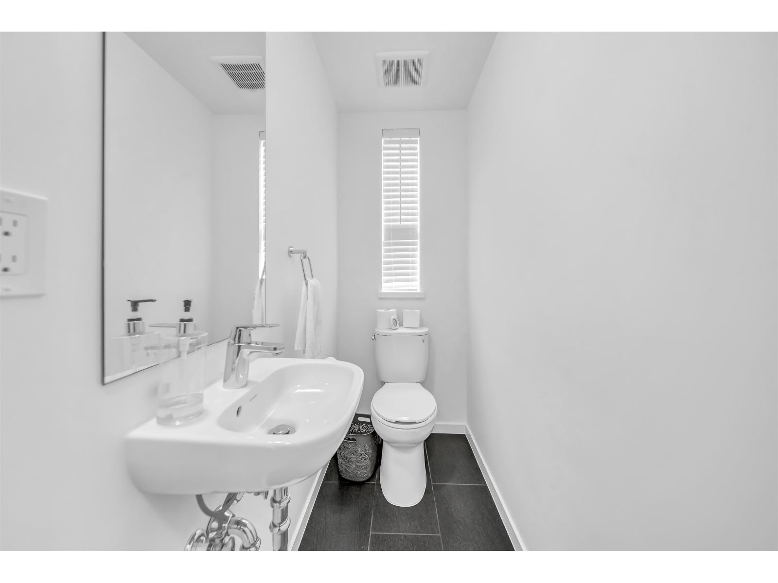 120 15778 85 Avenue Property Photo 11
