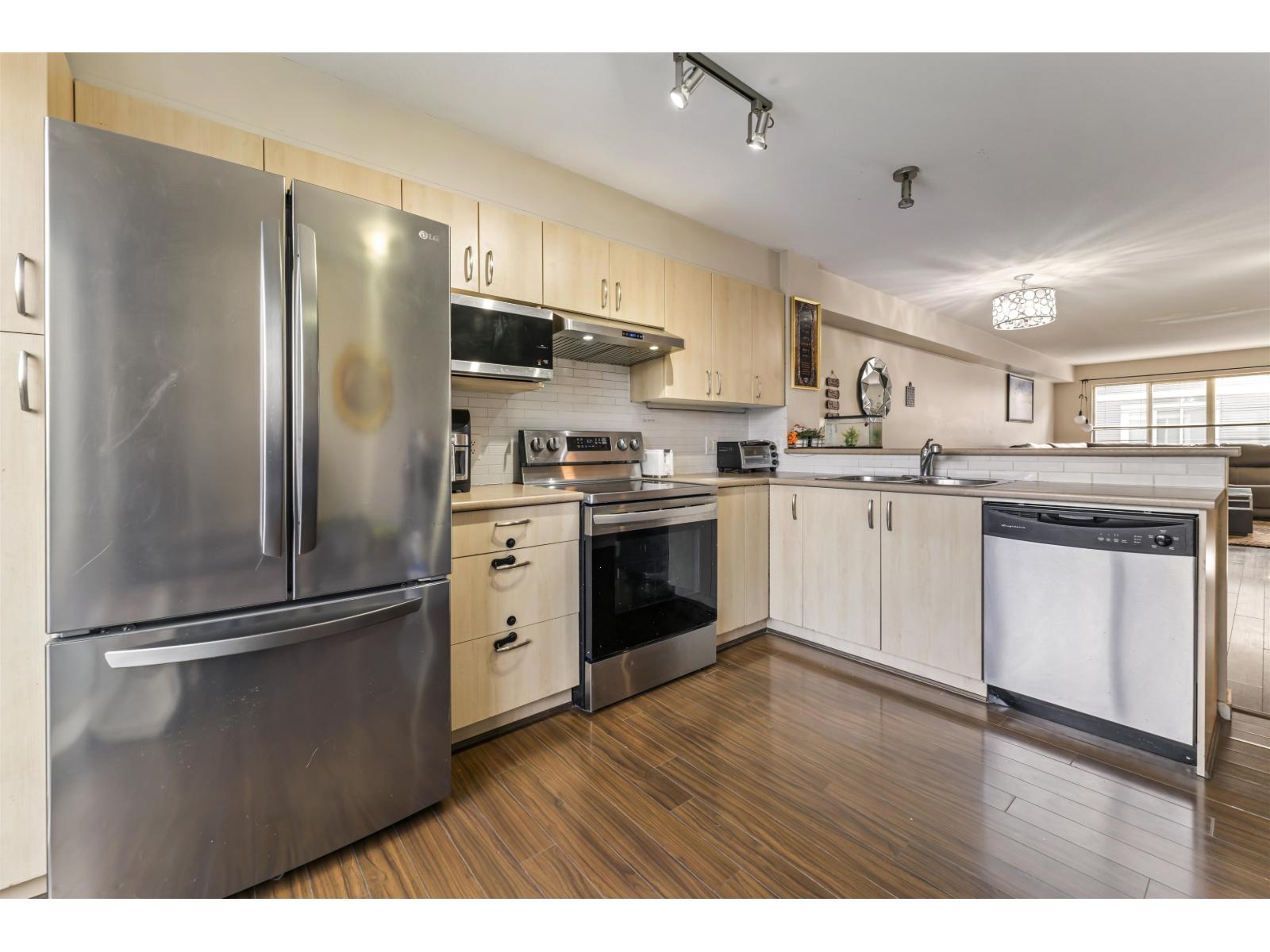 85 15155 62a Avenue Property Photo 9