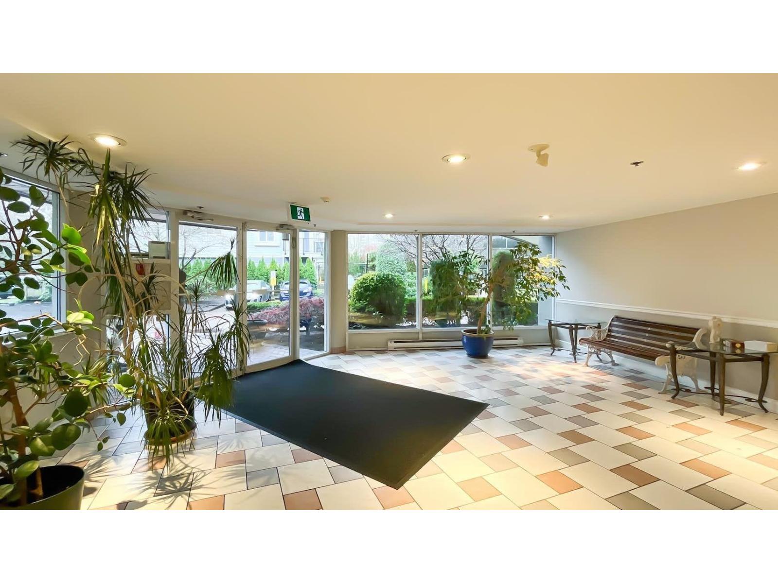 202 9299 121 Street Property Photo 6