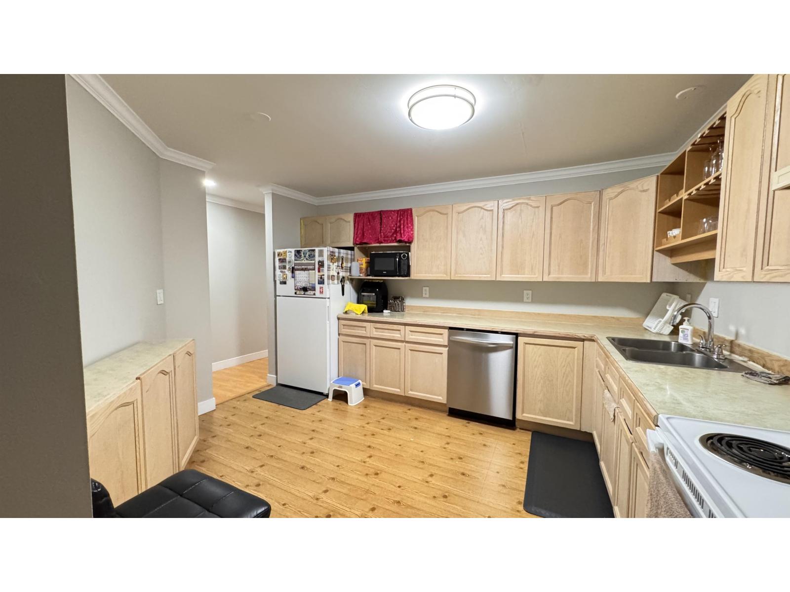 202 9299 121 Street Property Photo 12