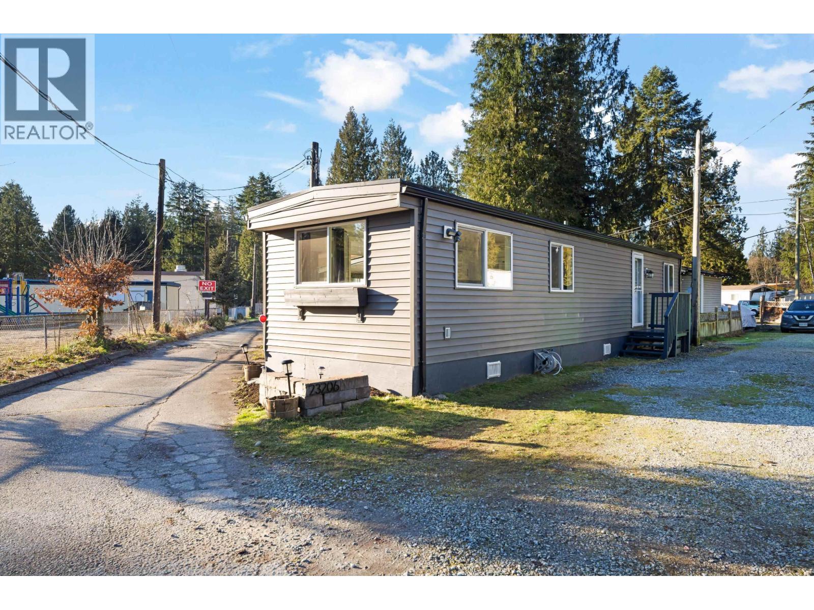 23206 Calvin Crescent Property Photo 5
