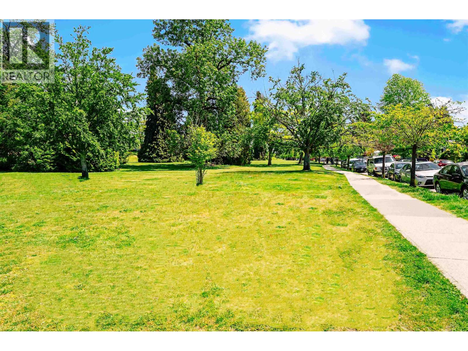 5078 Main Street Property Photo 5