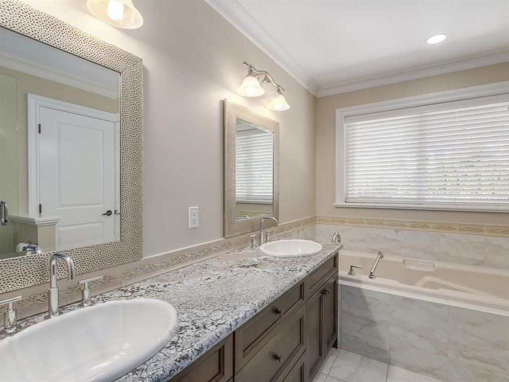 9467 163 Street Property Photo 12