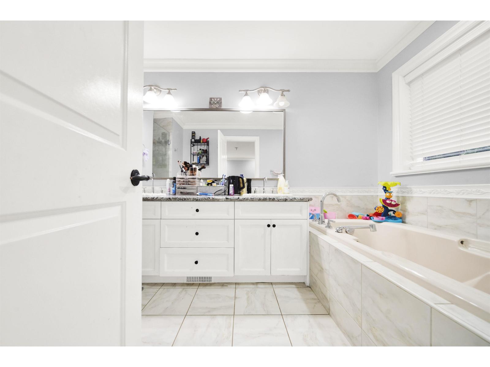 9467 163 Street Property Photo 28