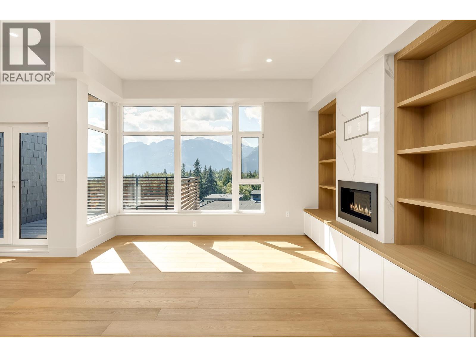 5 3407 Mamquam Road Property Photo 4
