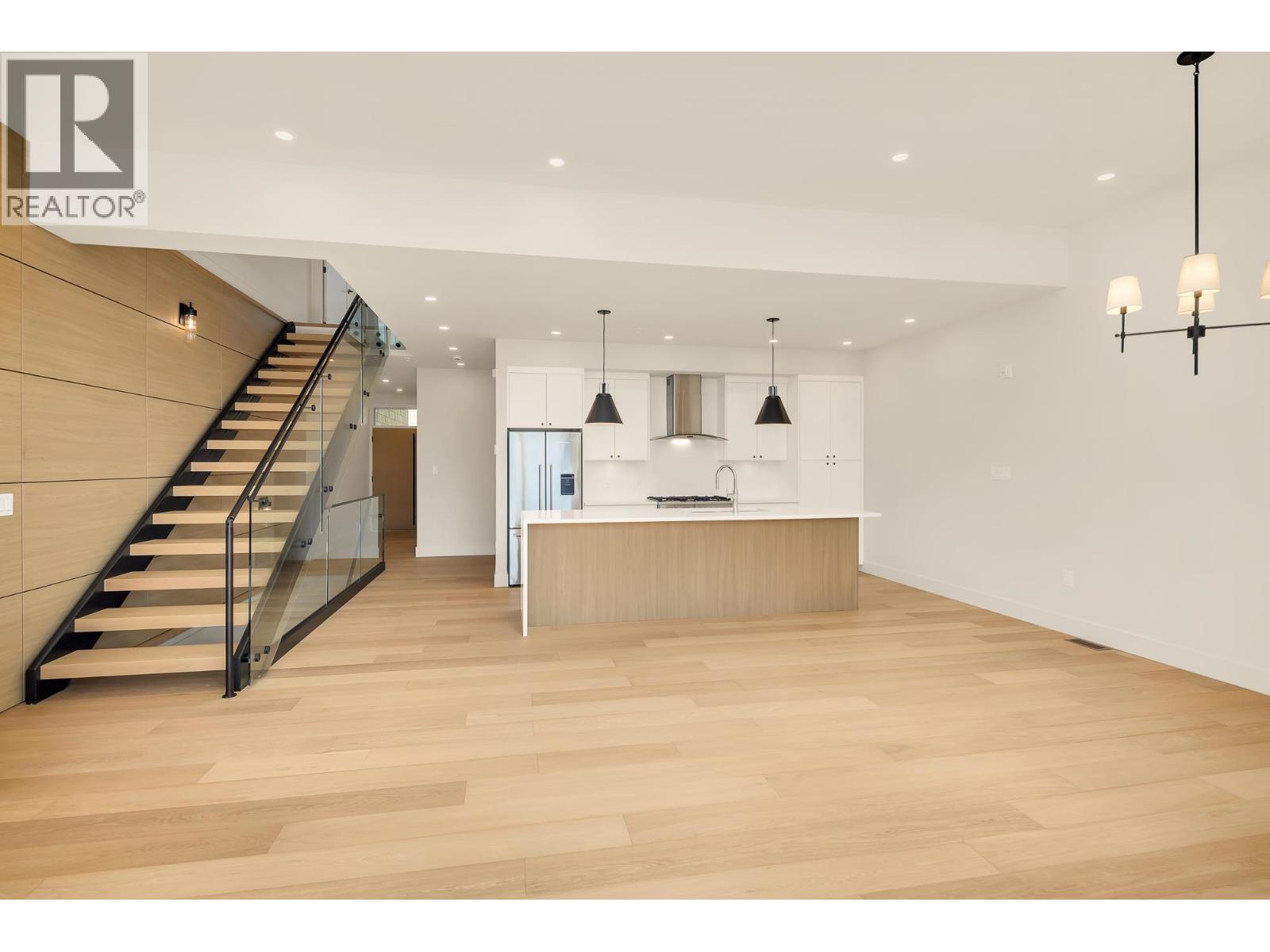 5 3407 Mamquam Road Property Photo 6