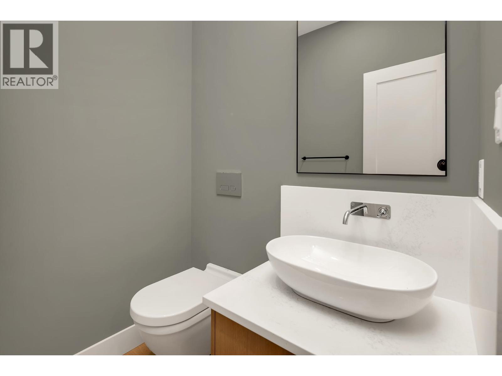 5 3407 Mamquam Road Property Photo 10