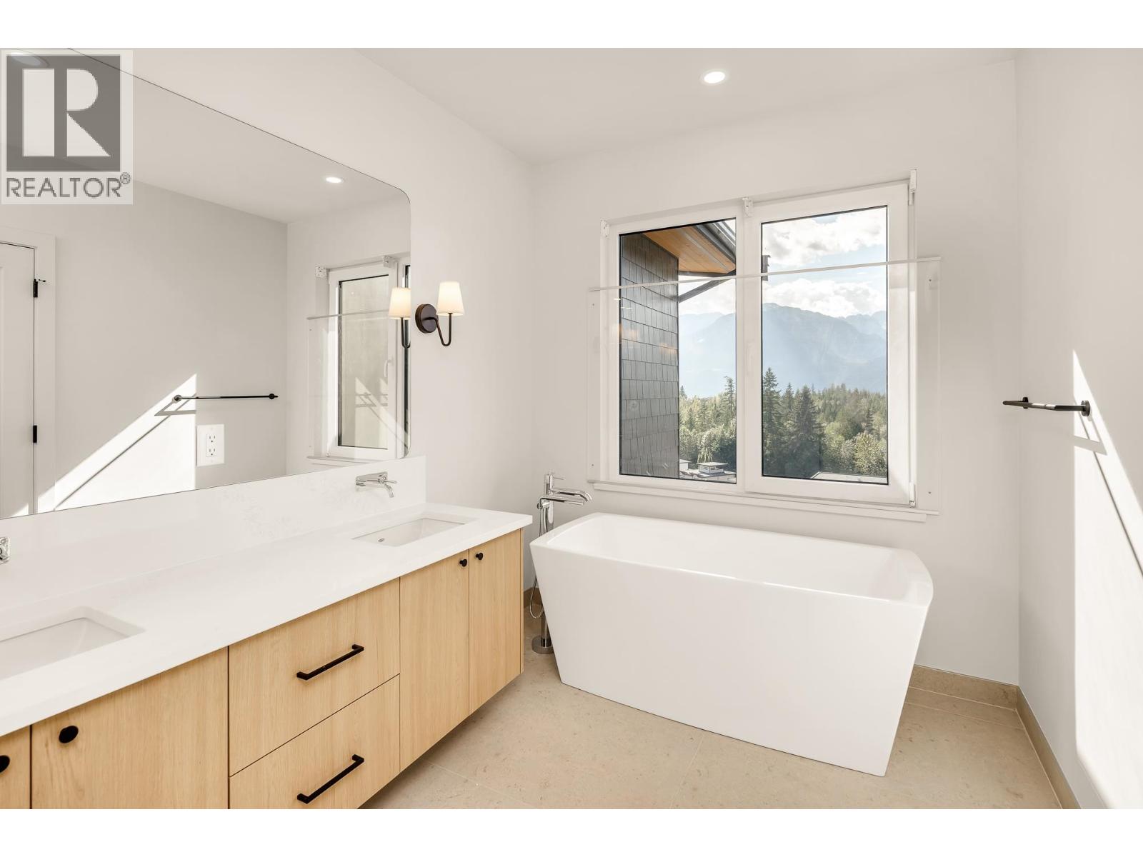 5 3407 Mamquam Road Property Photo 19