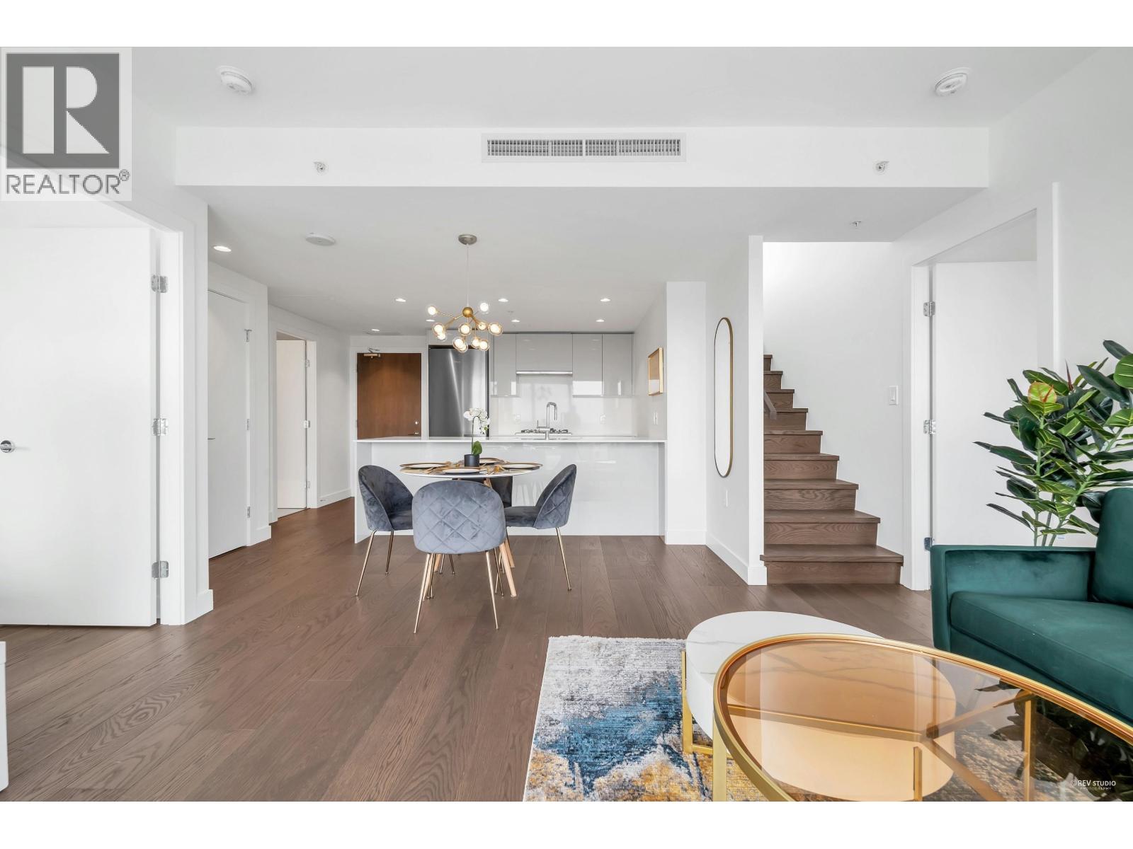 1807 5788 Gilbert Road Property Photo 6