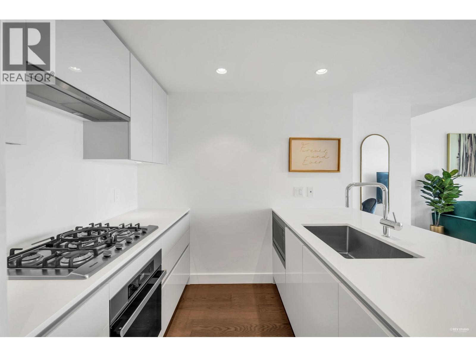 1807 5788 Gilbert Road Property Photo 13