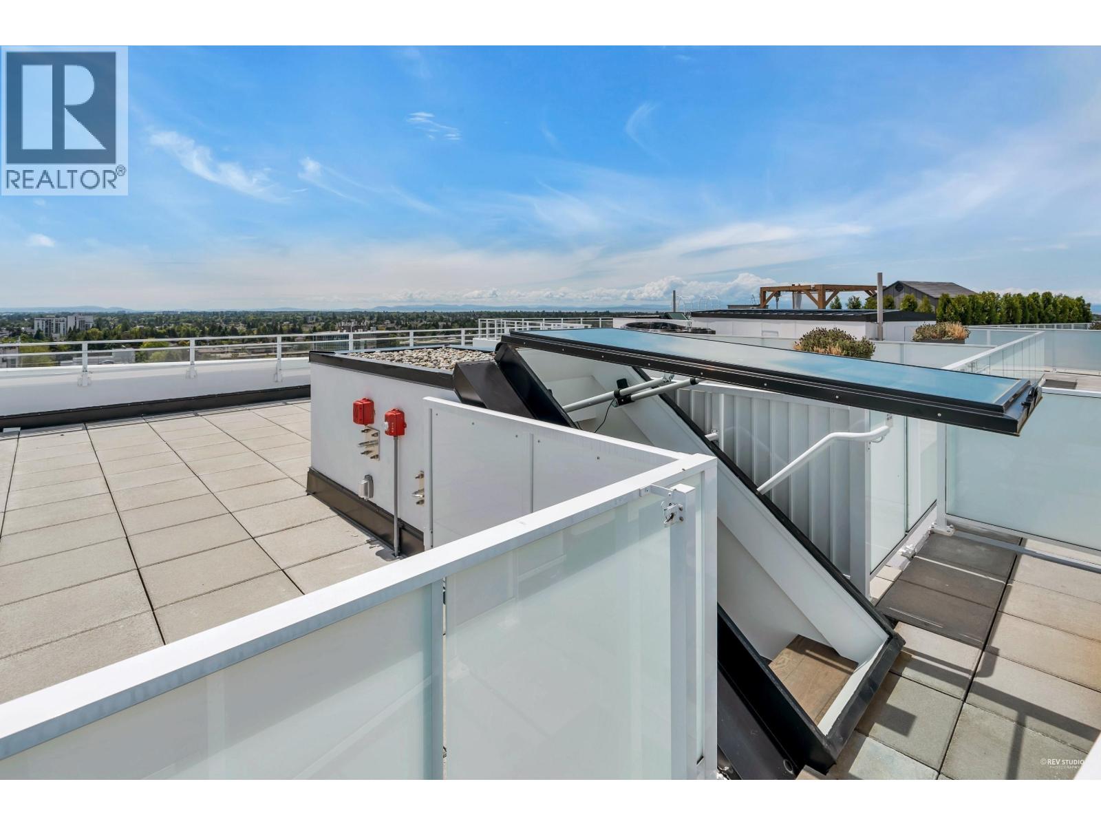 1807 5788 Gilbert Road Property Photo 16