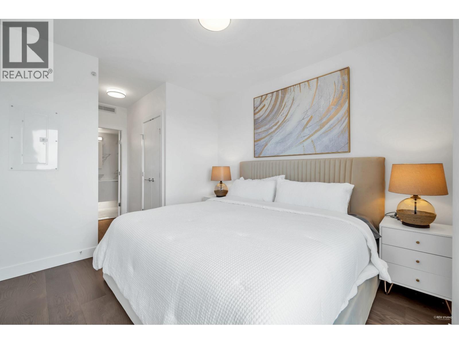 1807 5788 Gilbert Road Property Photo 17