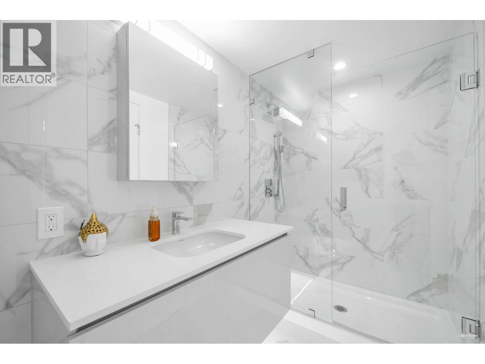 1807 5788 Gilbert Road Property Photo 19