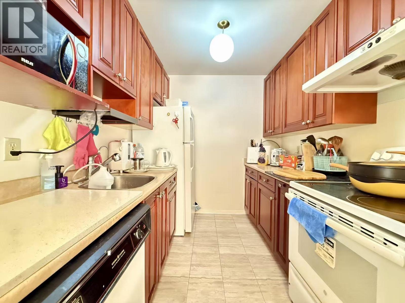 302 7260 Lindsay Road Property Photo 5