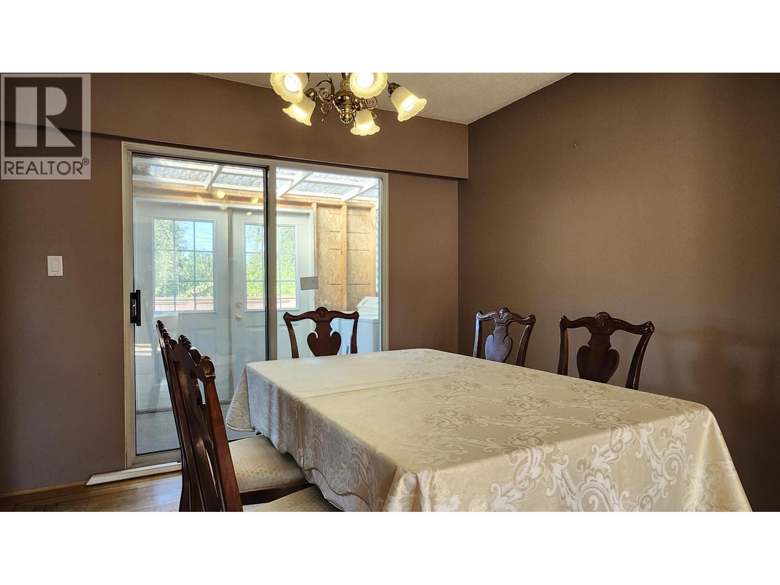 11400 Seafield Crescent Property Photo 4