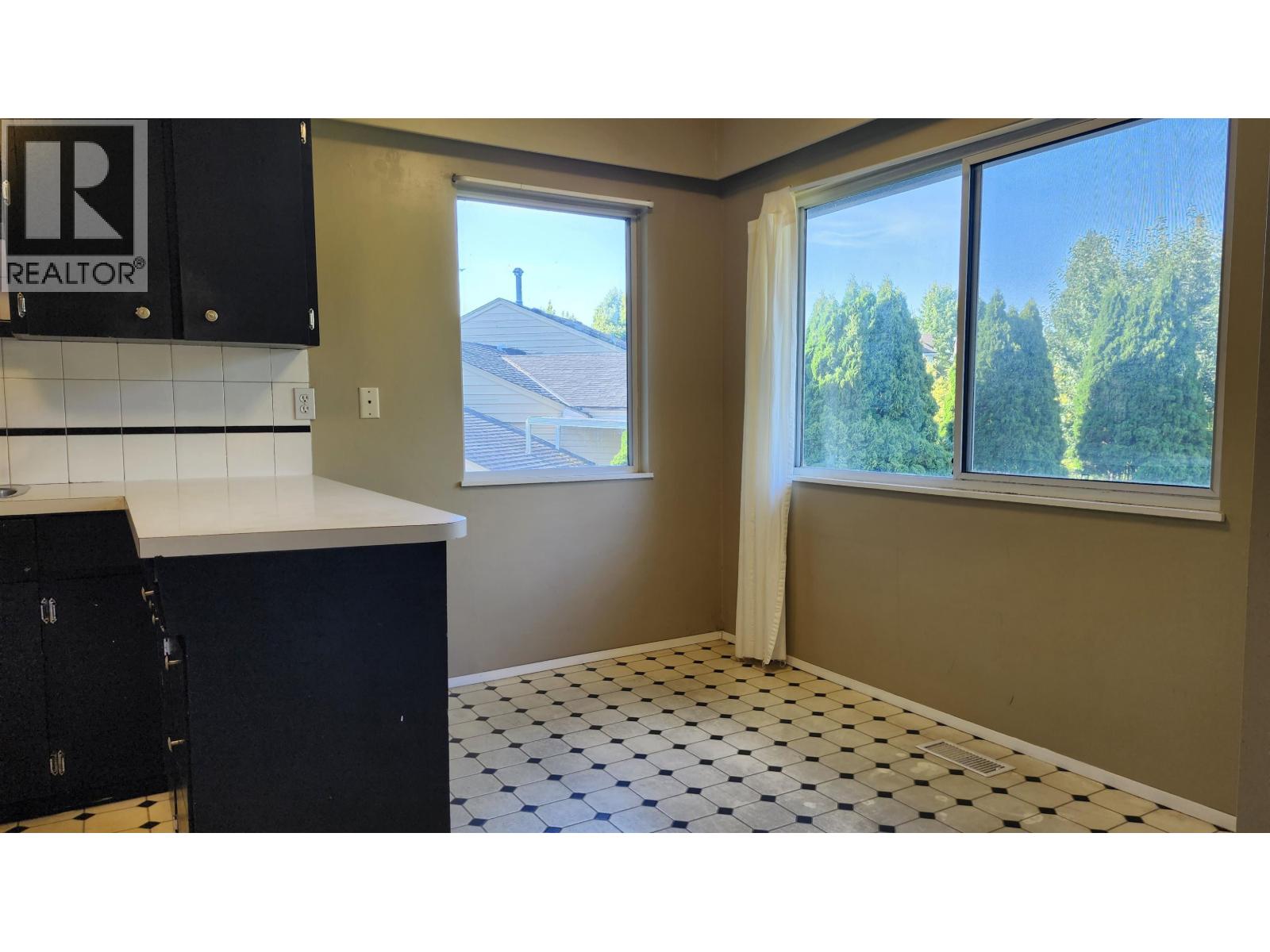11400 Seafield Crescent Property Photo 5