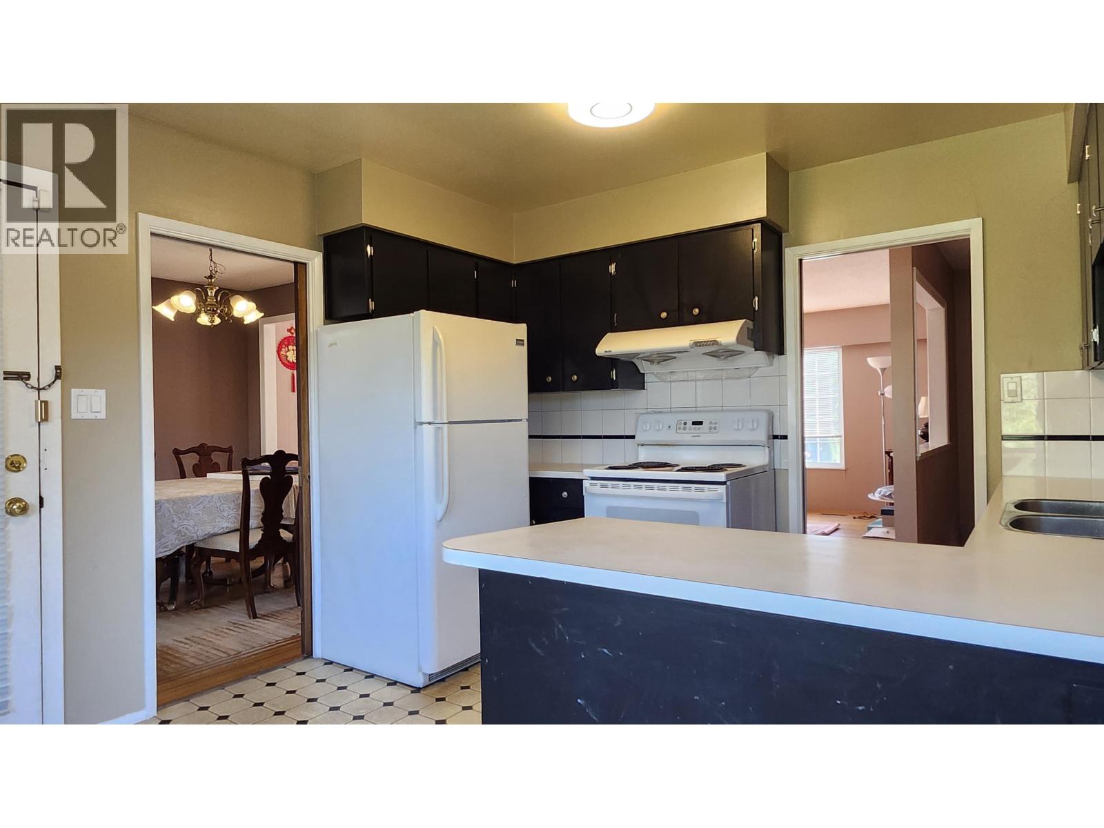 11400 Seafield Crescent Property Photo 7