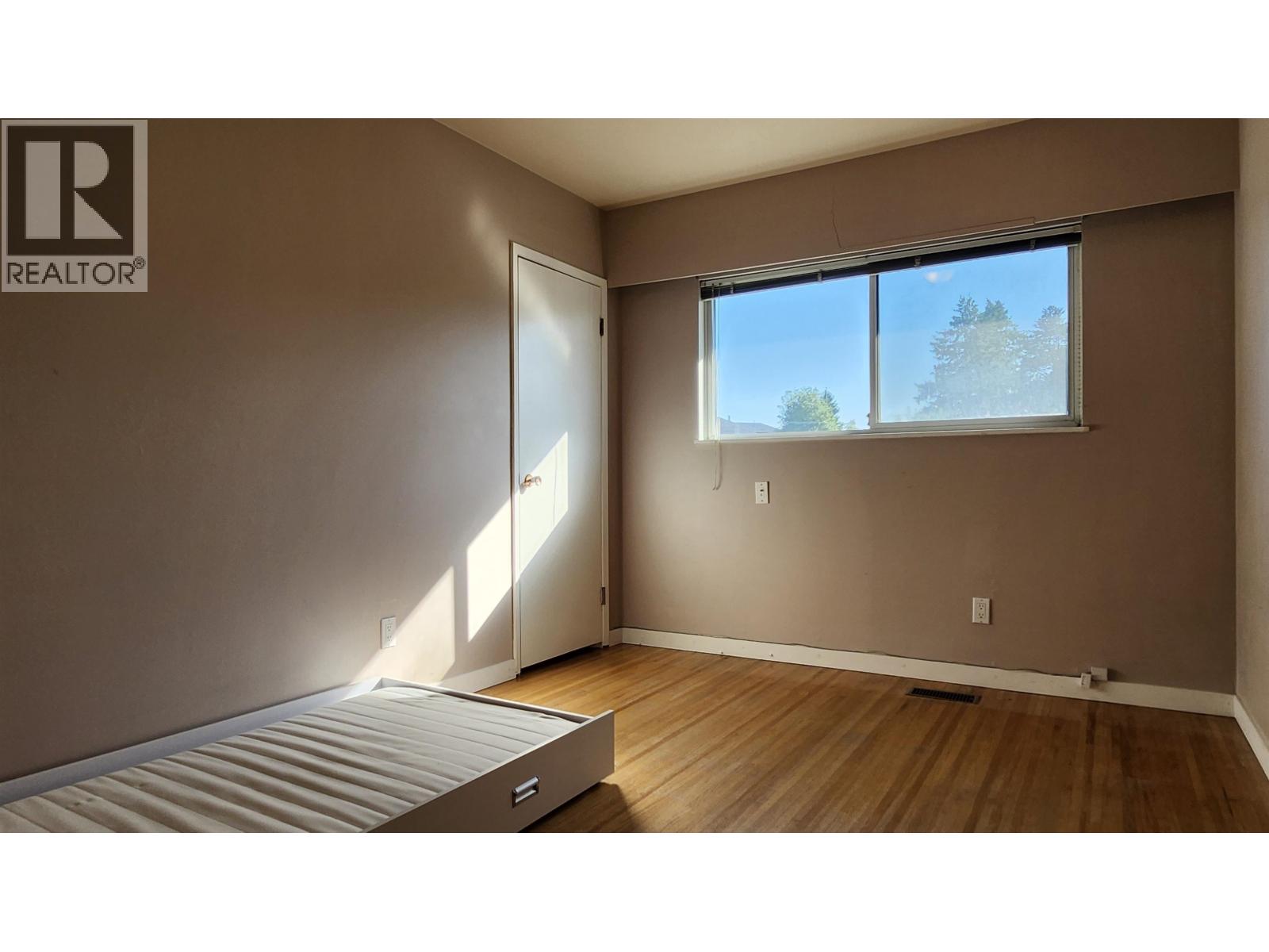 11400 Seafield Crescent Property Photo 10