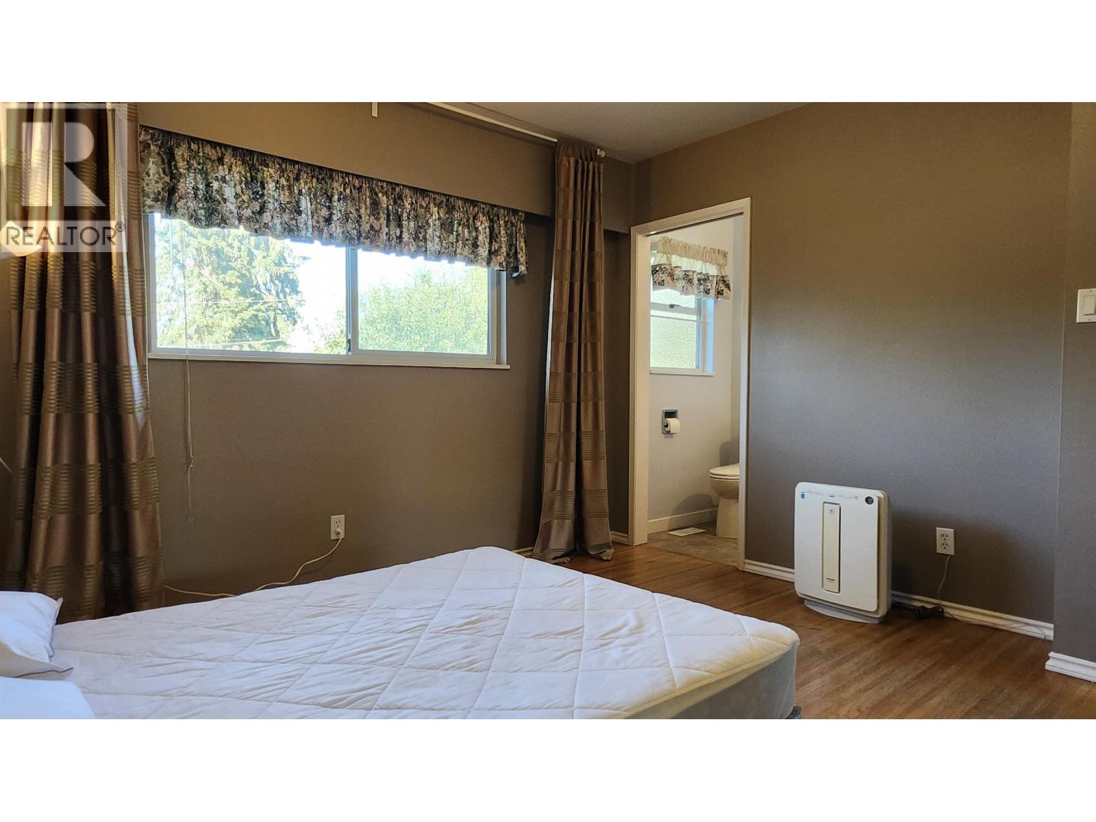 11400 Seafield Crescent Property Photo 12