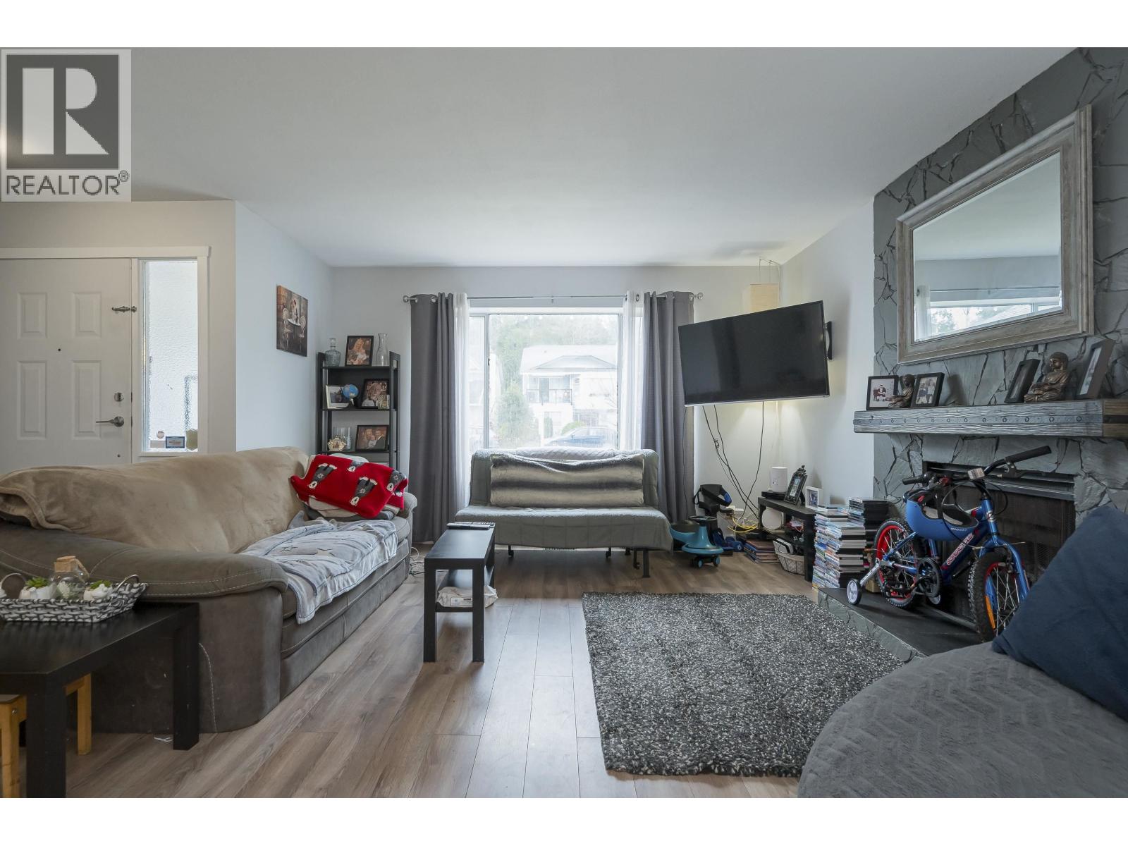 12145 207a Street Property Photo 2