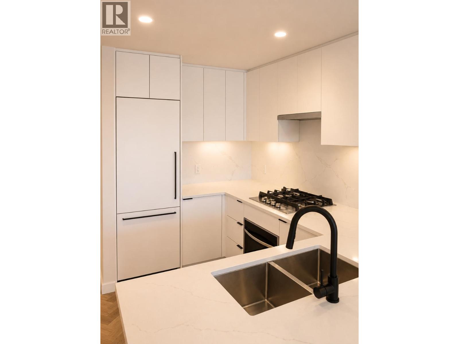 212 599 Dansey Avenue Property Photo 8
