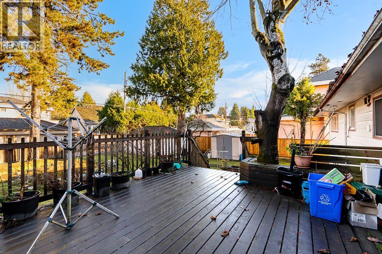 1323 W 49th Avenue Property Photo 5