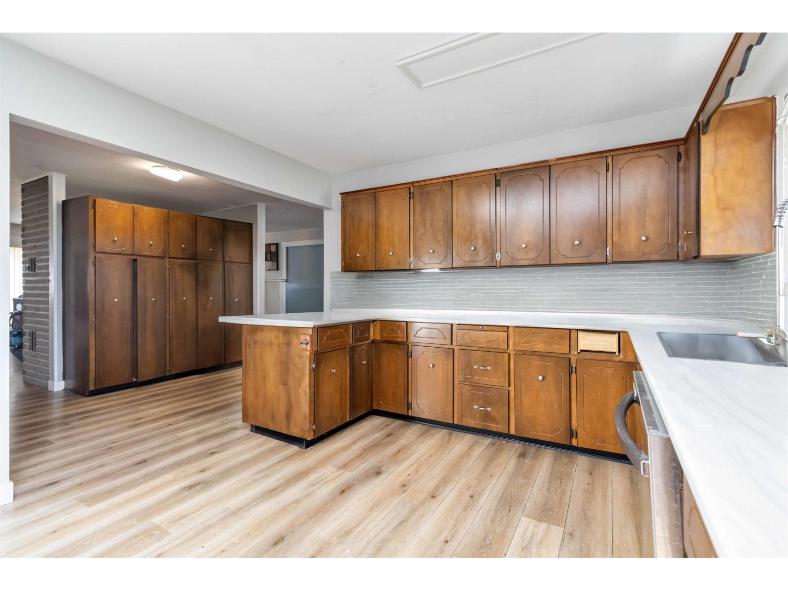 10087 Mountainview Road Property Photo 10