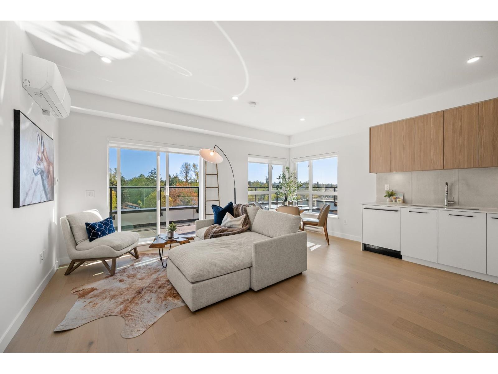 502 5398 207 Street Property Photo 2