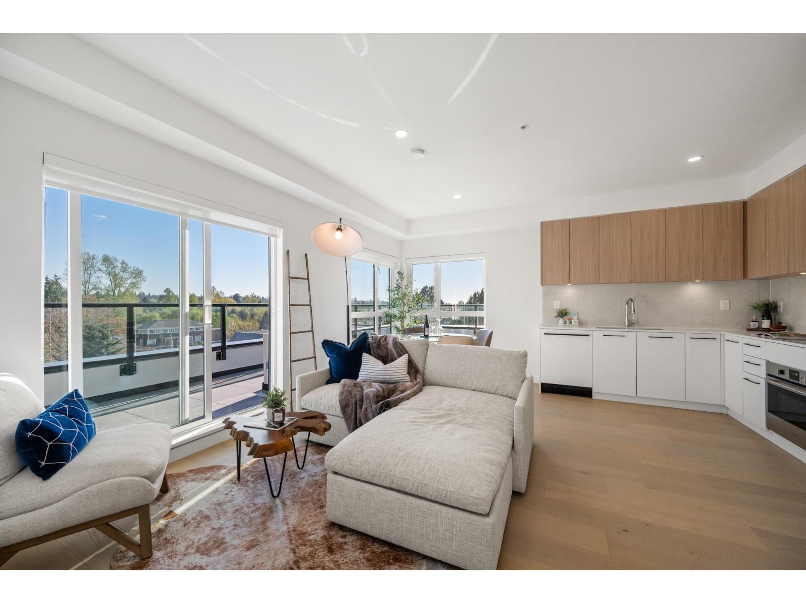 502 5398 207 Street Property Photo 3