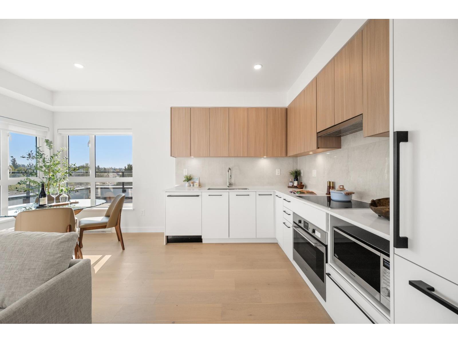 502 5398 207 Street Property Photo 5