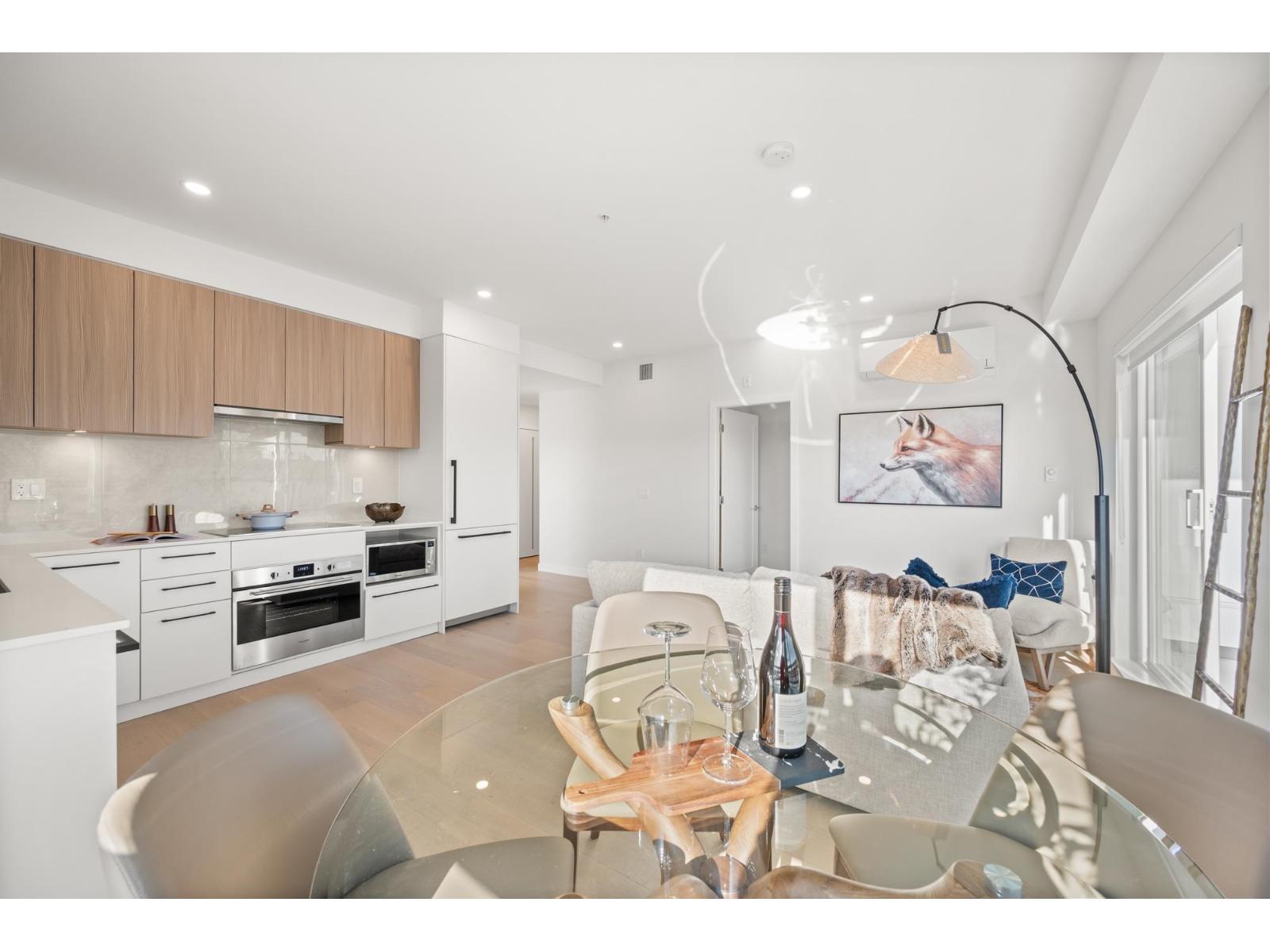 502 5398 207 Street Property Photo 9